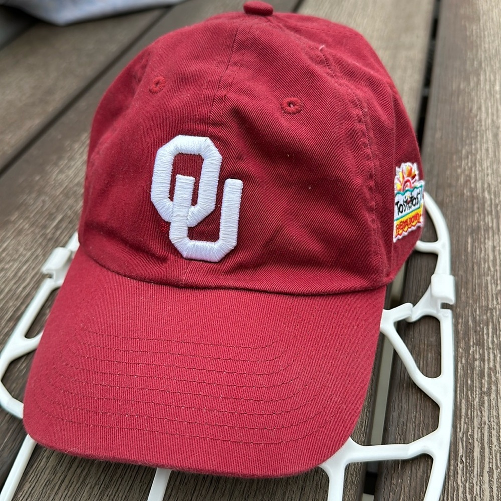 Nike OU Oklahoma Sooners Hat Cap SEC Crimson Boomer Sooner Fiesta Bowl Logo